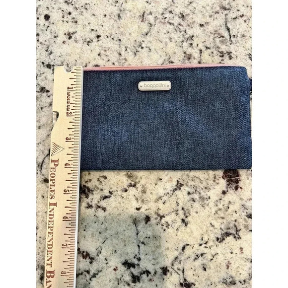 baggallini RFID DENIM Blue Currency Organizer Wristlet Zip Wallet 7.25" x 4" - Picture 9 of 10